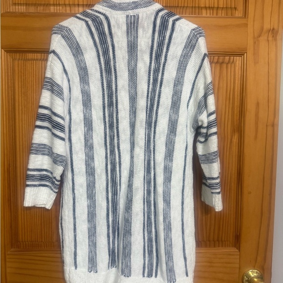 Women’s Gap navy blue and white vertical striped petite cardigan sweater - Picture 3 of 5